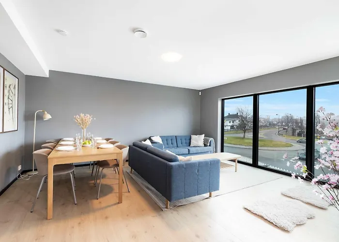 Dinbnb Apartments L 5 Bedrooms I Jacuzzi & El-Parking L 24L7 Check In