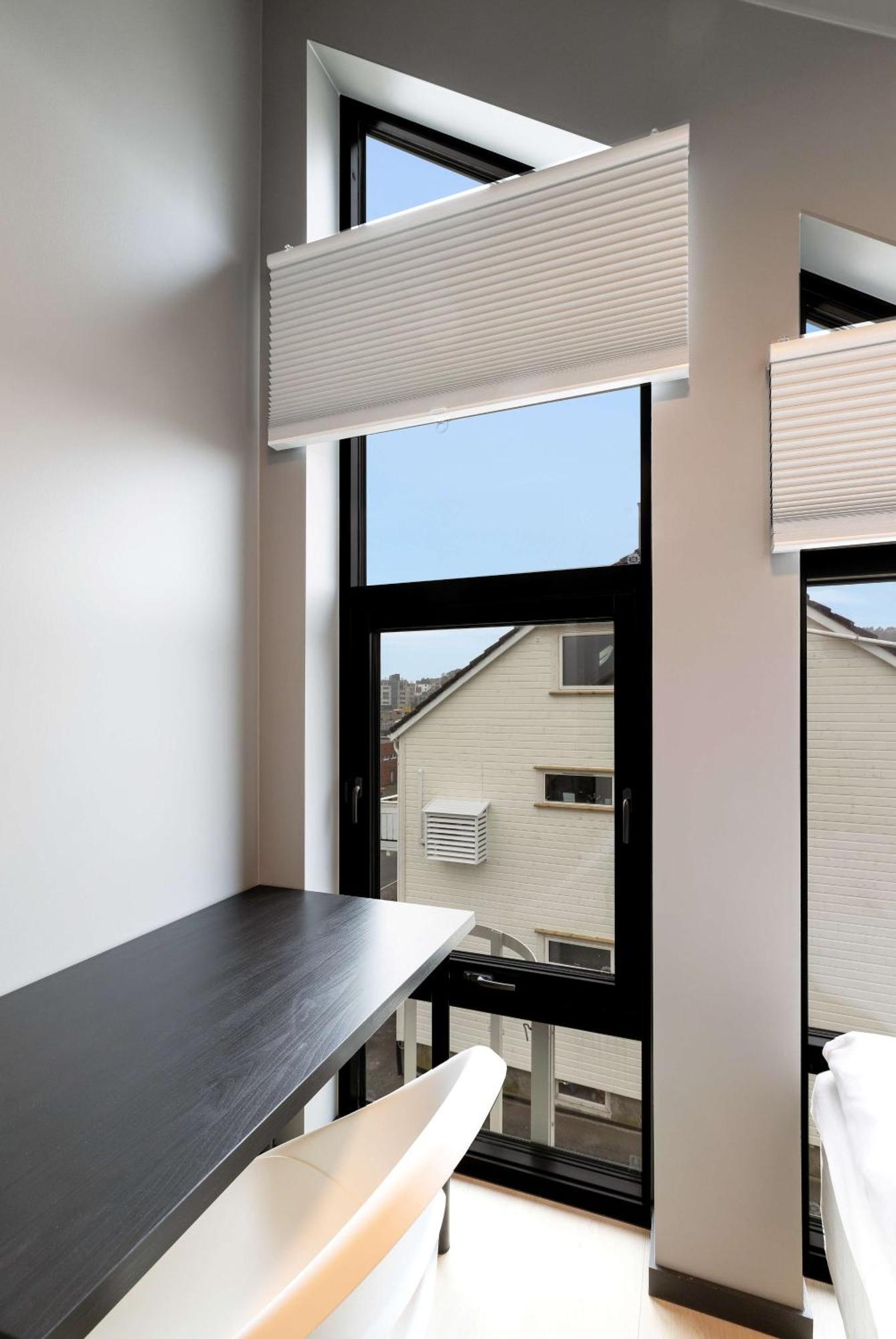 Dinbnb L 5 Bedrooms I Jacuzzi & El-parking L 24l7 Check In Leilighet *