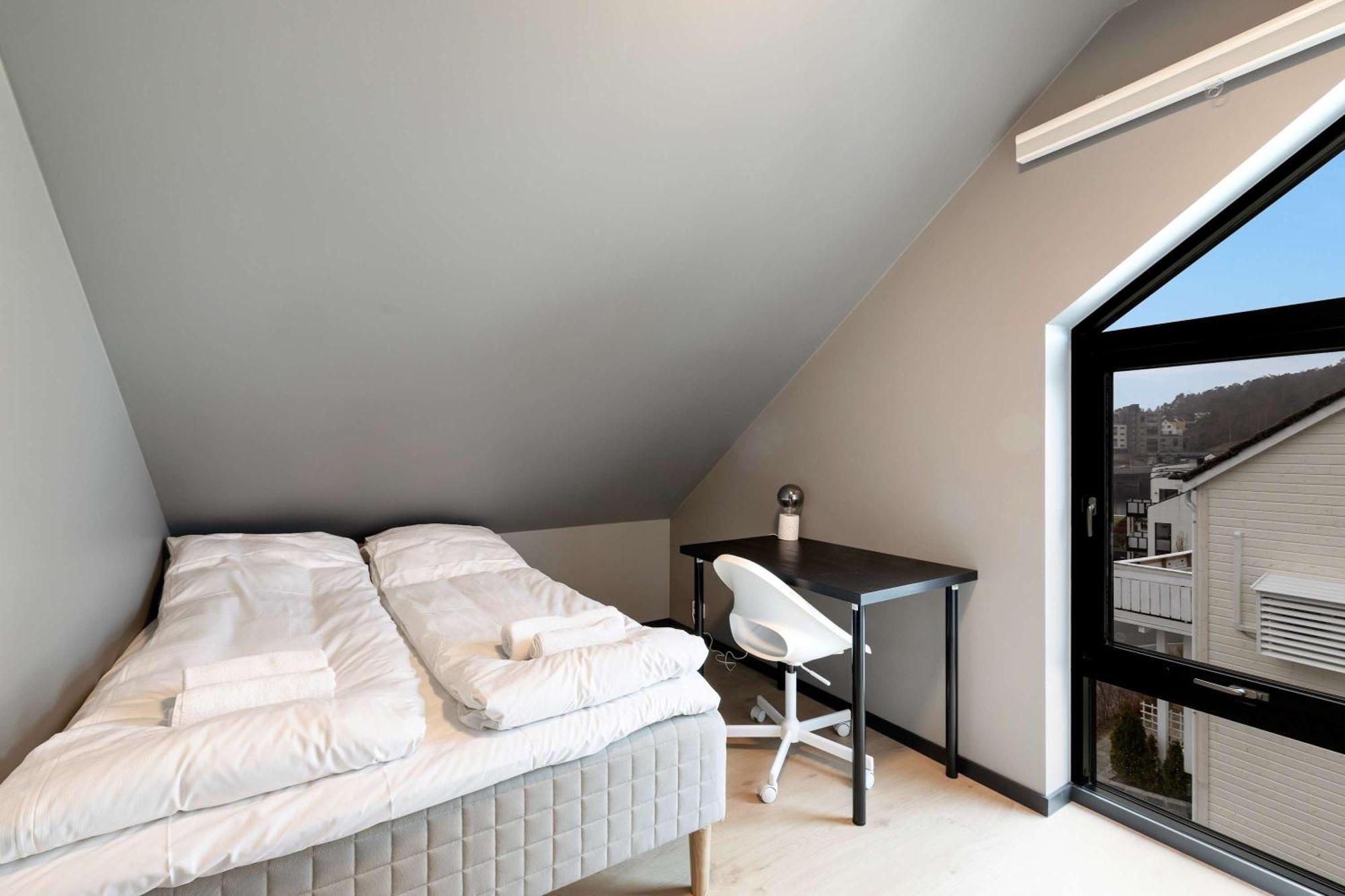 Leilighet Dinbnb L 5 Bedrooms I Jacuzzi & El-parking L 24l7 Check In