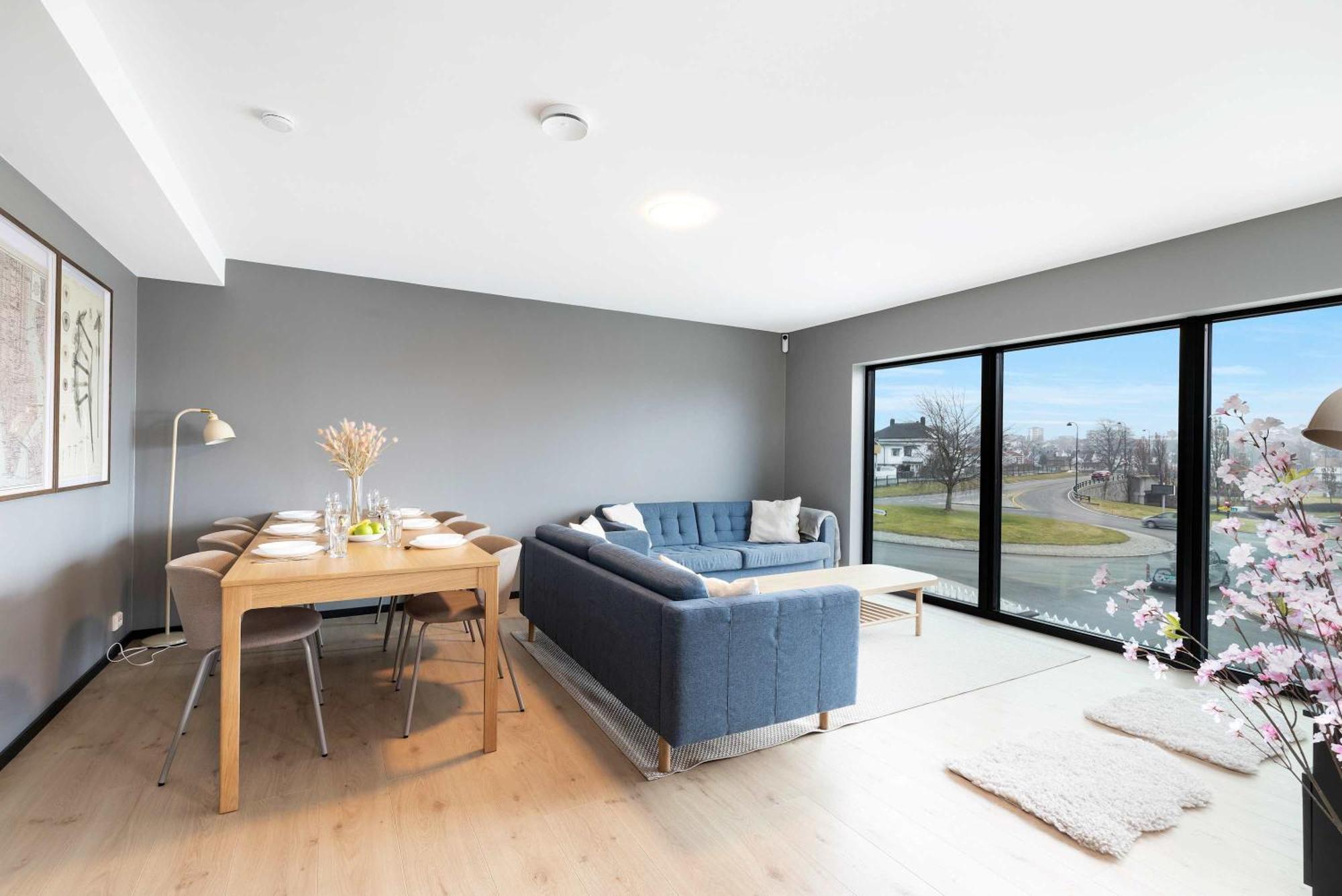 Leilighet Dinbnb L 5 Bedrooms I Jacuzzi & El-parking L 24l7 Check In